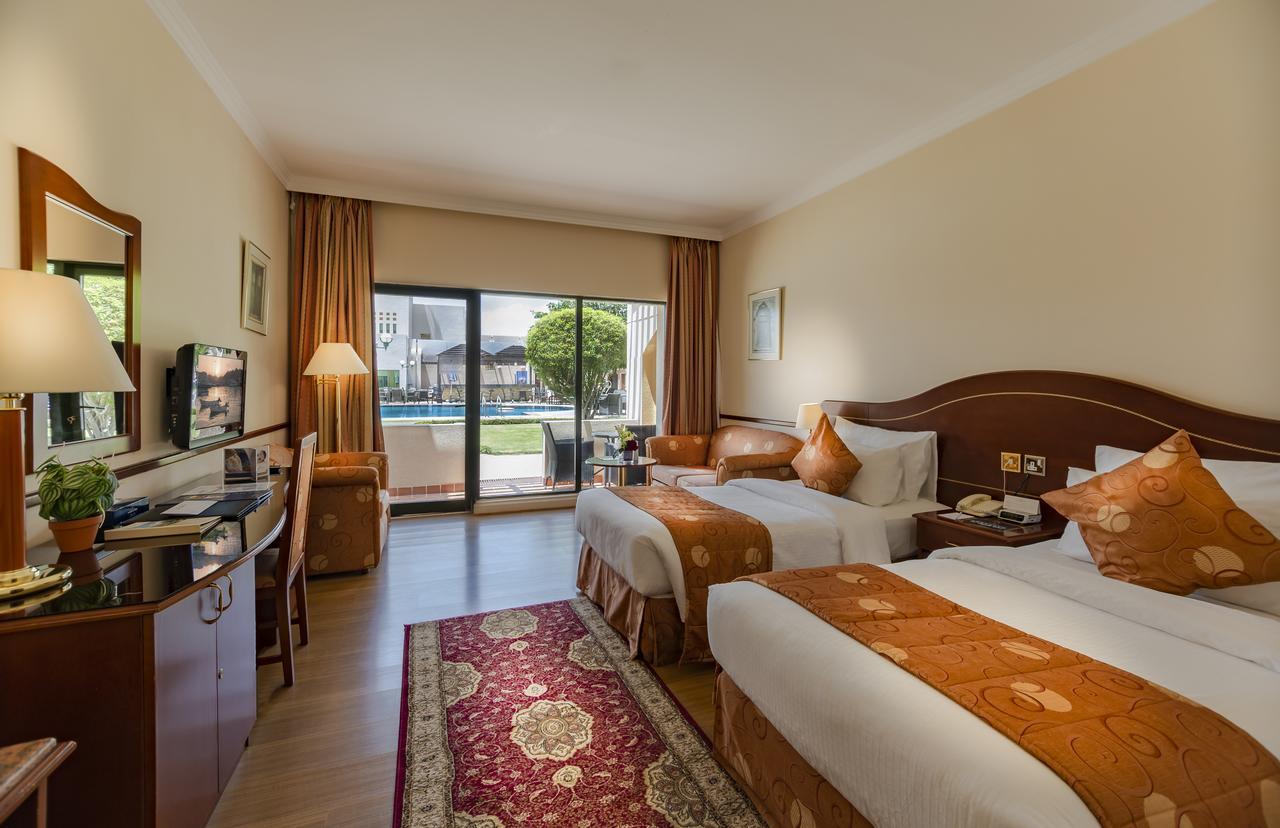 Chambre Double ou Lits Jumeaux Standard - Vue sur Piscine